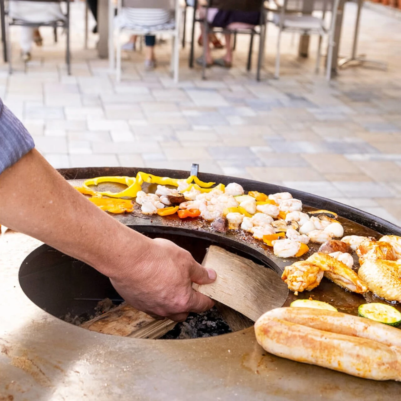 Gartenkamin Plancha Grill PIO100 Cortenstahl Mit Holzfach – Bild 2